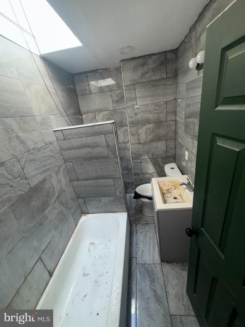 5527 Crowson St Property Photo 5