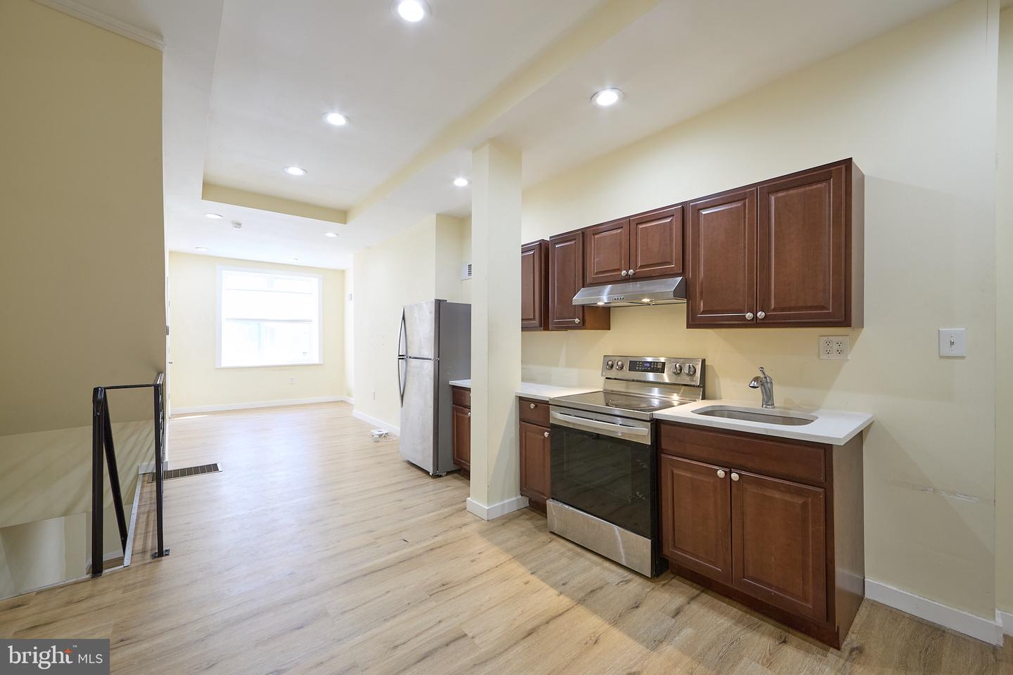 1558 N Randolph St Property Photo 12