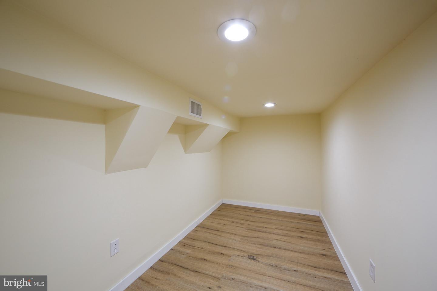 1558 N Randolph St Property Photo 16