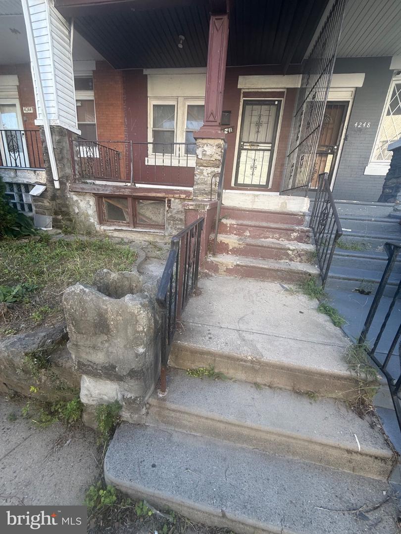 4246 Carlisle St Property Photo 2