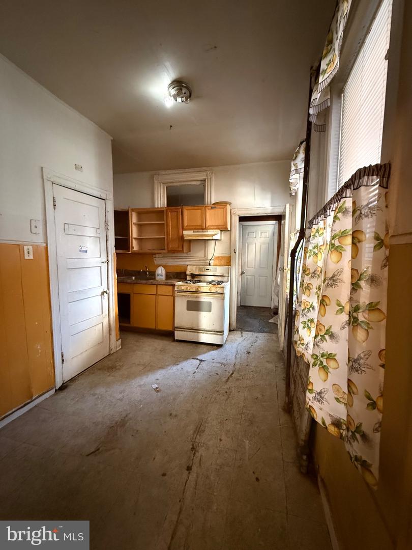 4246 Carlisle St Property Photo 6