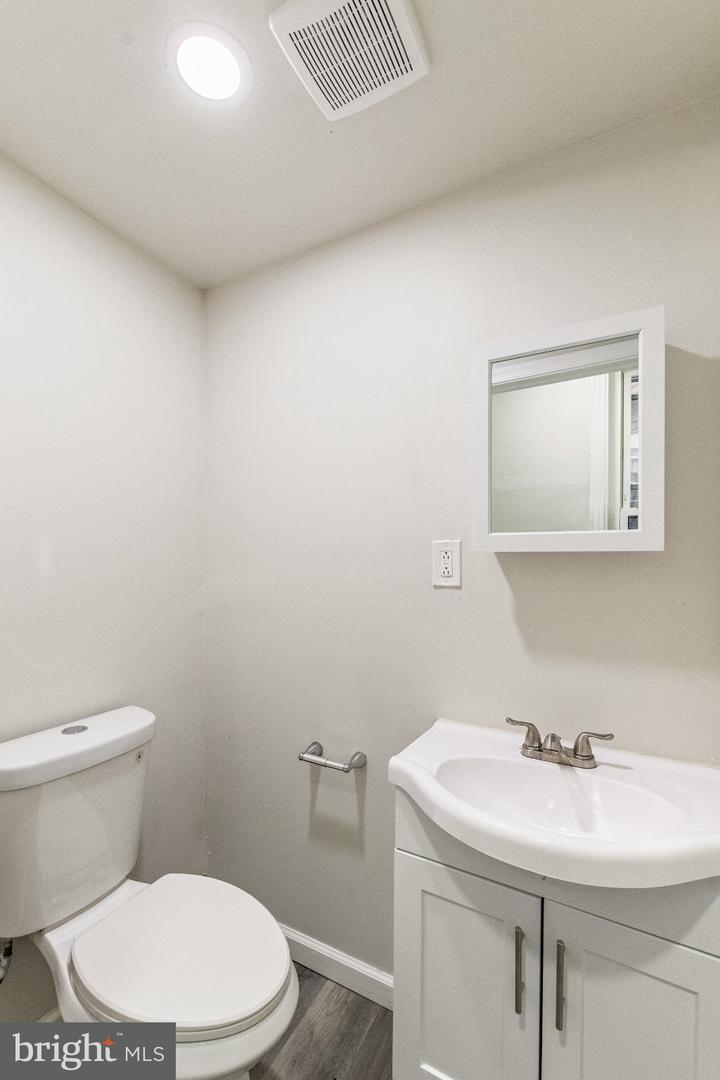 255 N Hobart St Property Photo 10