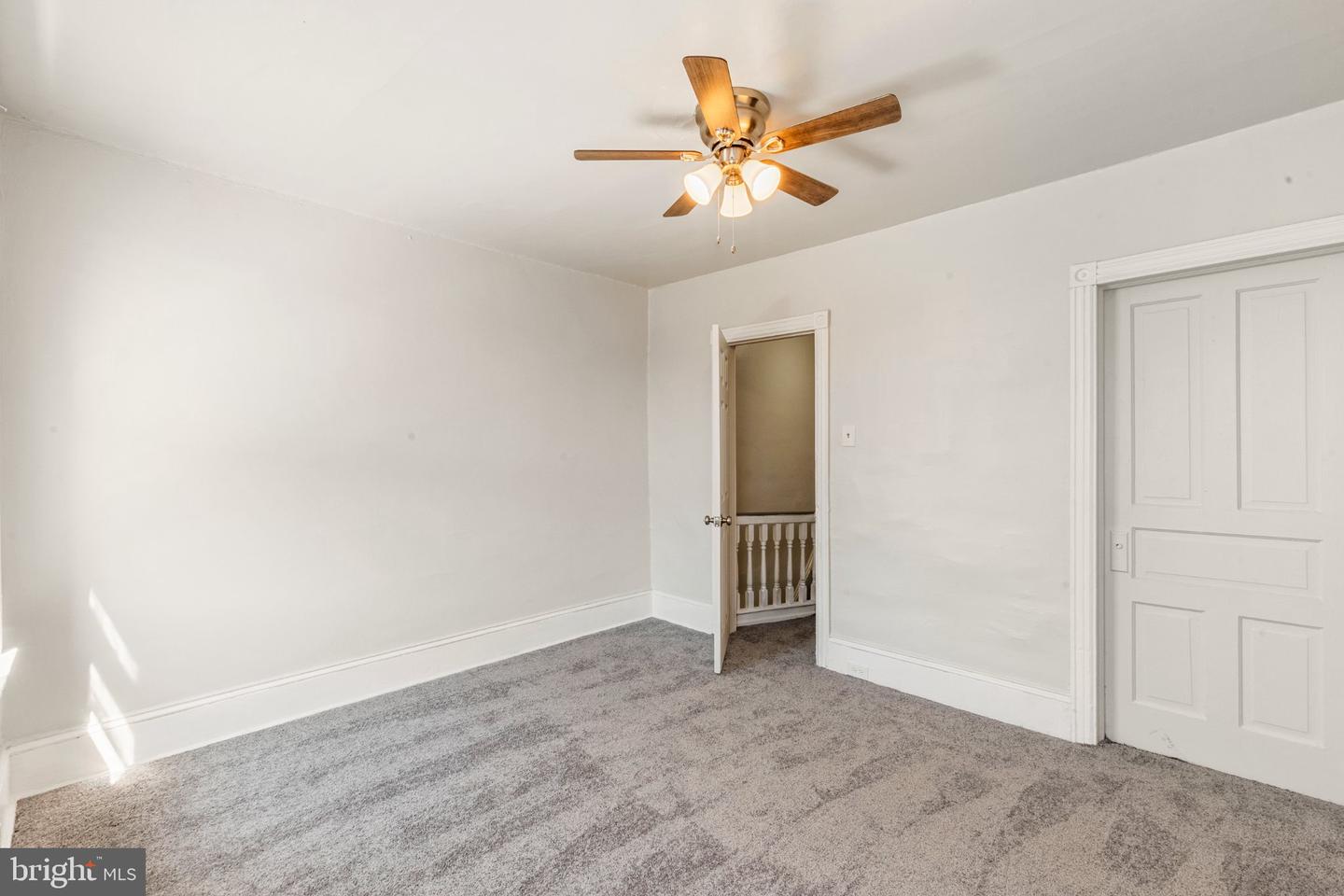 255 N Hobart St Property Photo 16