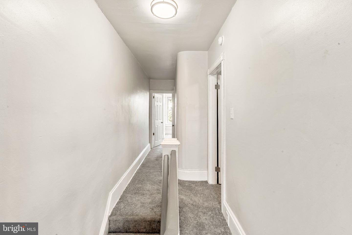 255 N Hobart St Property Photo 17