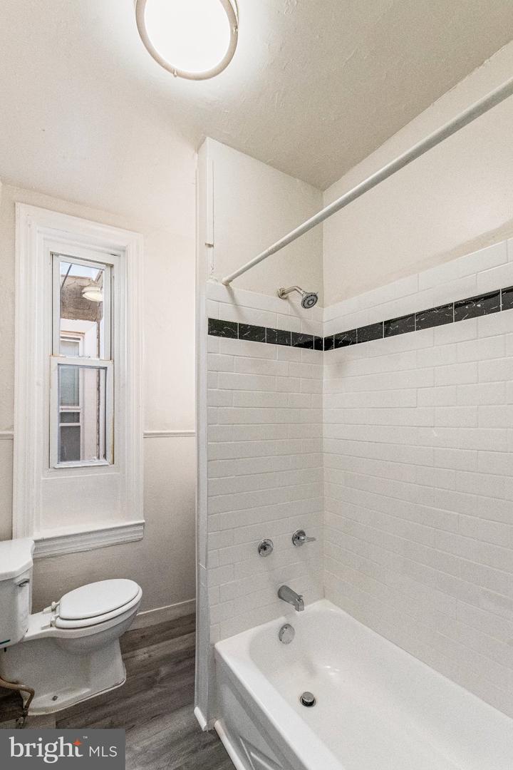 255 N Hobart St Property Photo 19