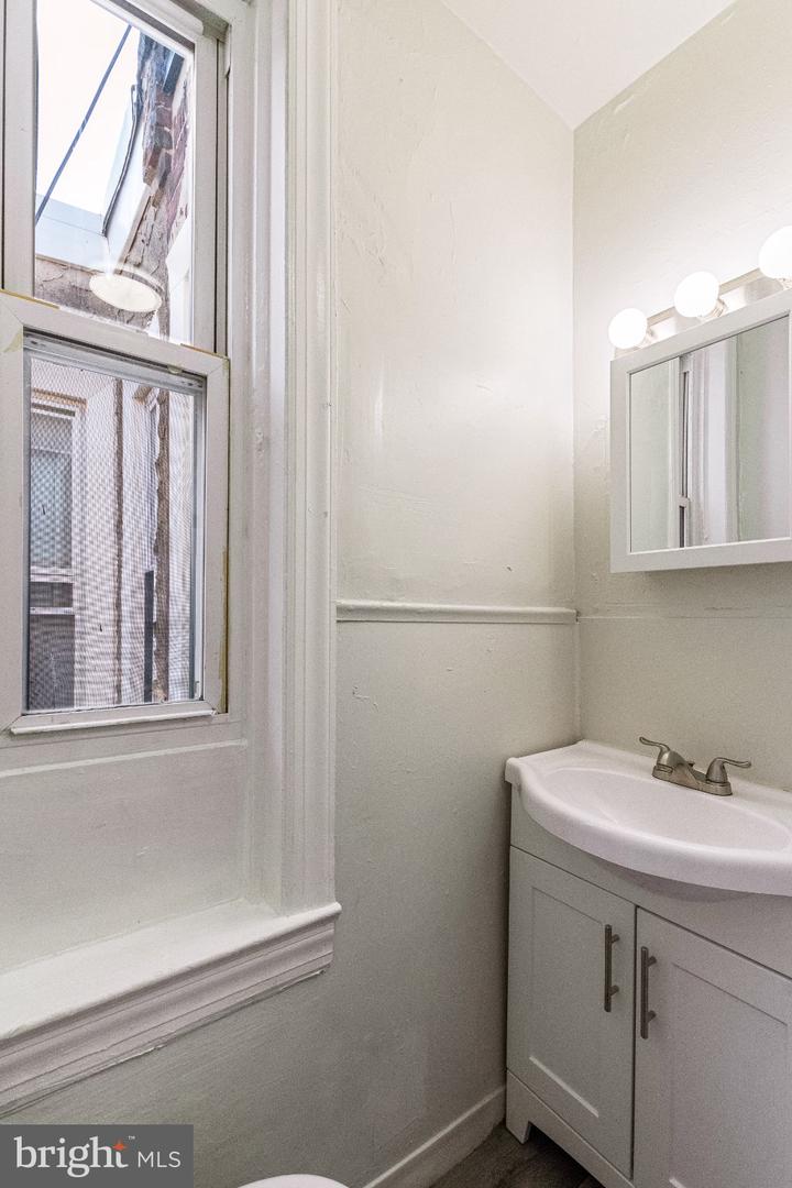255 N Hobart St Property Photo 20
