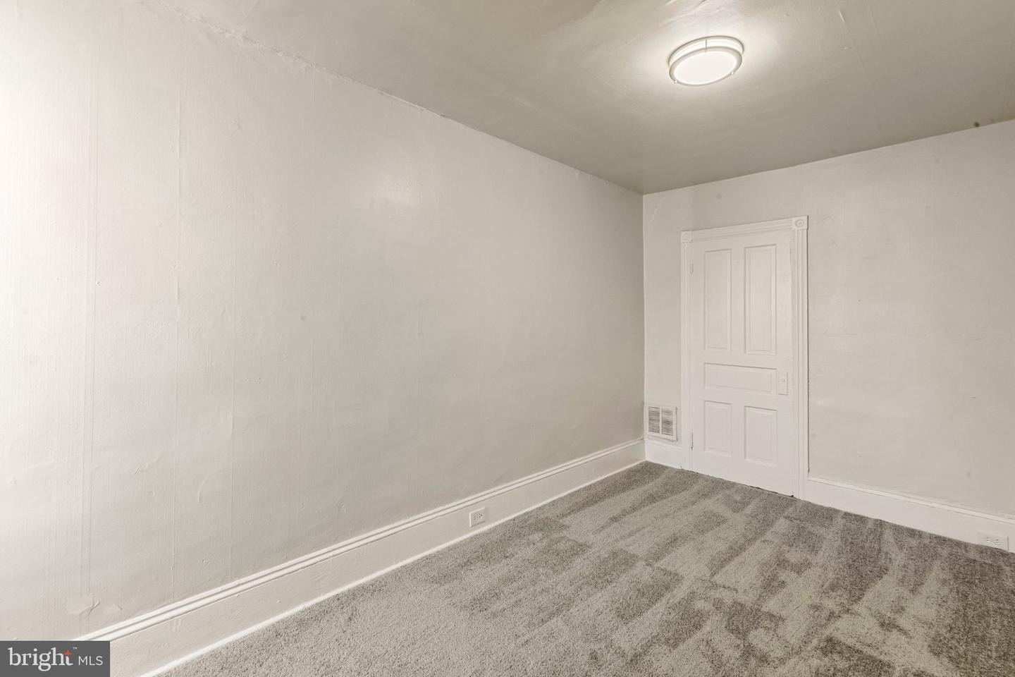 255 N Hobart St Property Photo 21