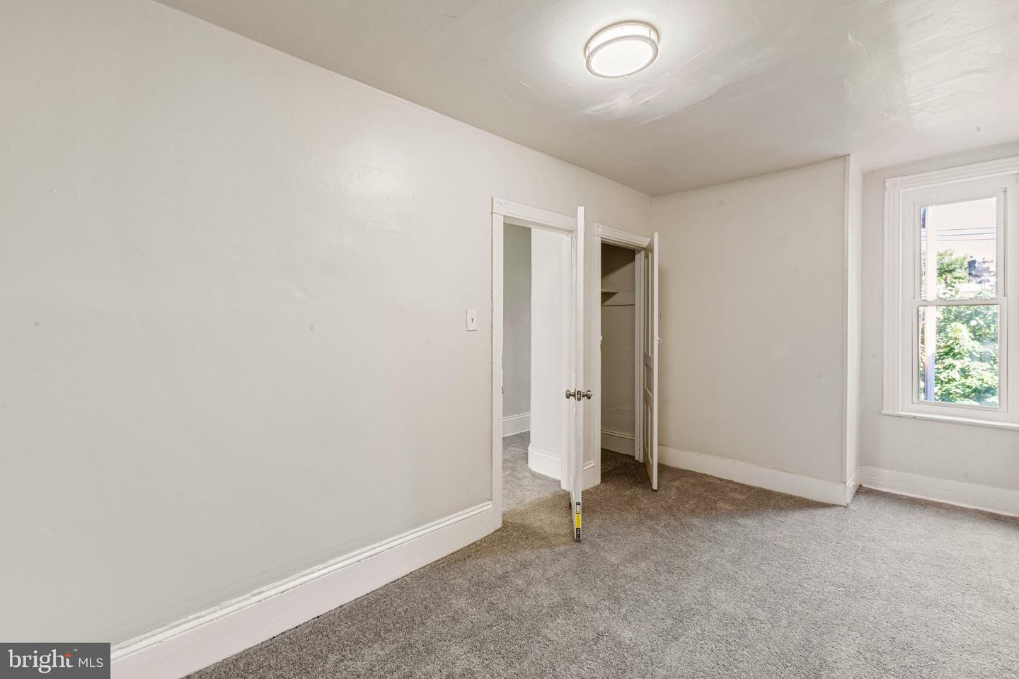 255 N Hobart St Property Photo 22