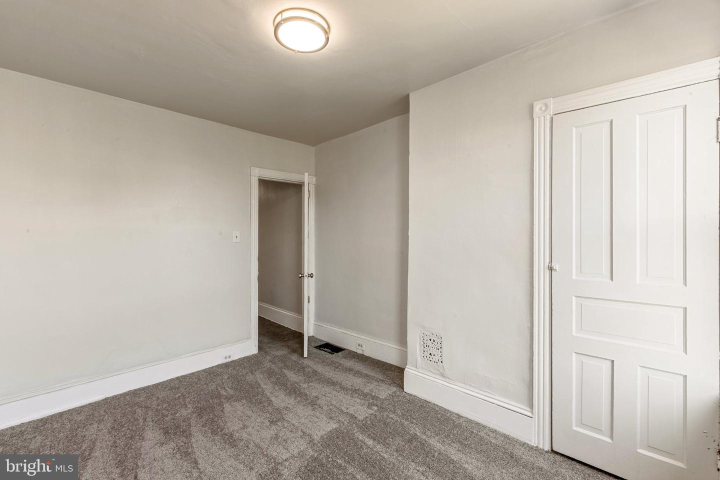 255 N Hobart St Property Photo 24