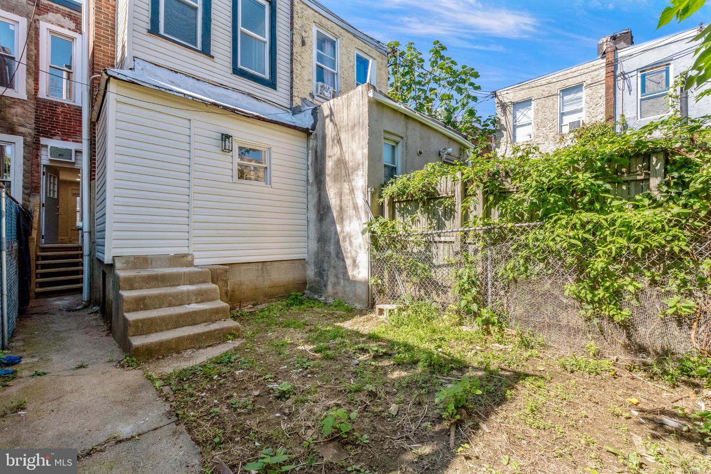 255 N Hobart St Property Photo 27