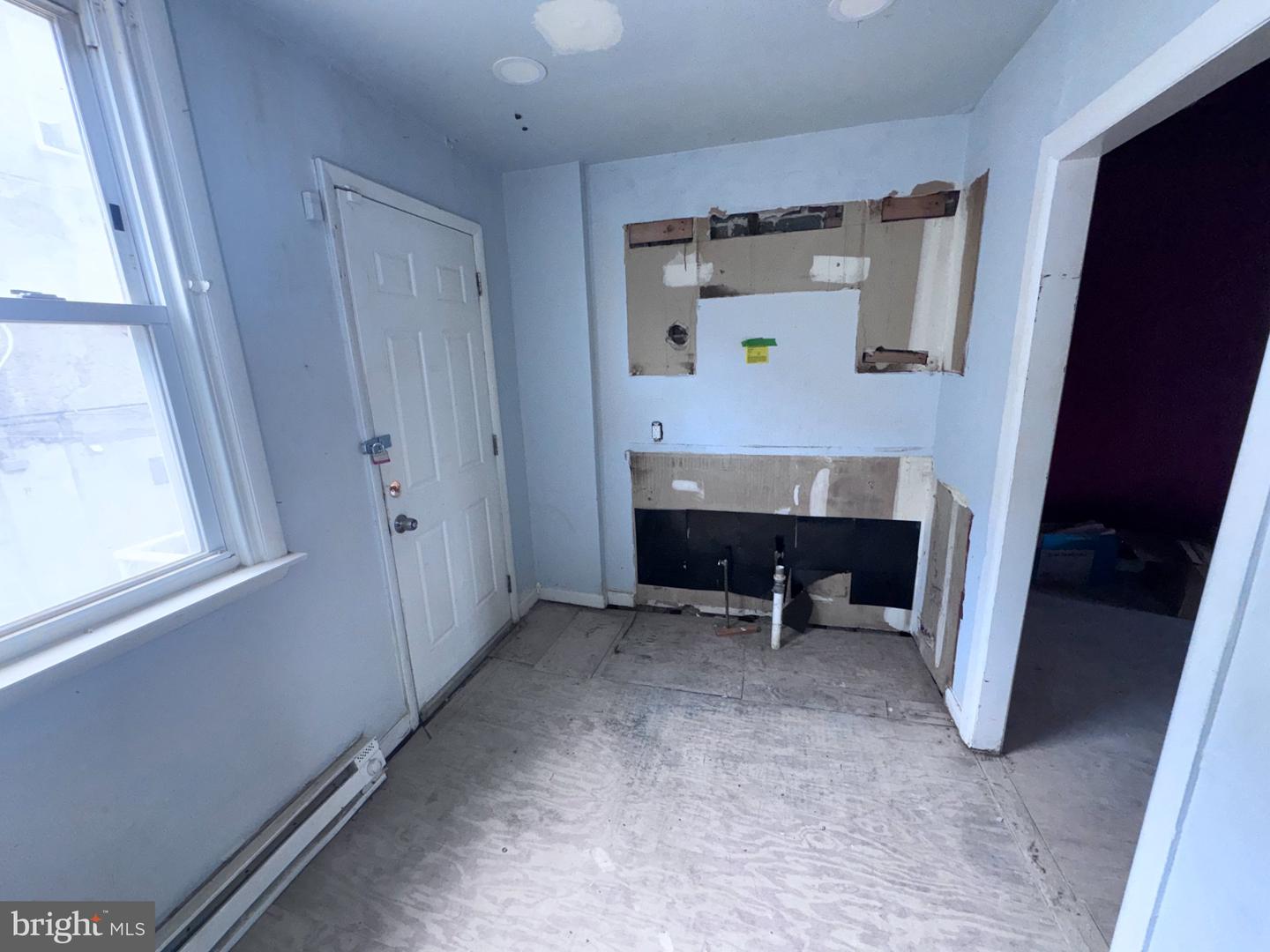310 W Courtland St Property Photo 6