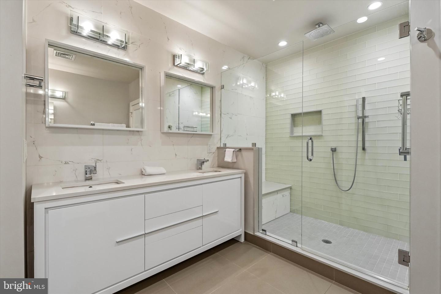 610 N Bodine St Property Photo 14