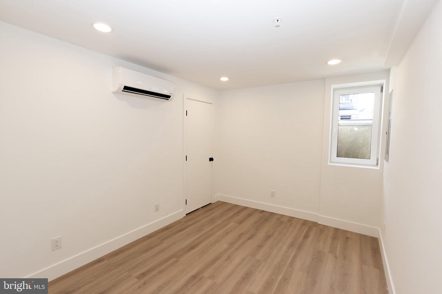 1544 N Darien St Property Photo 19