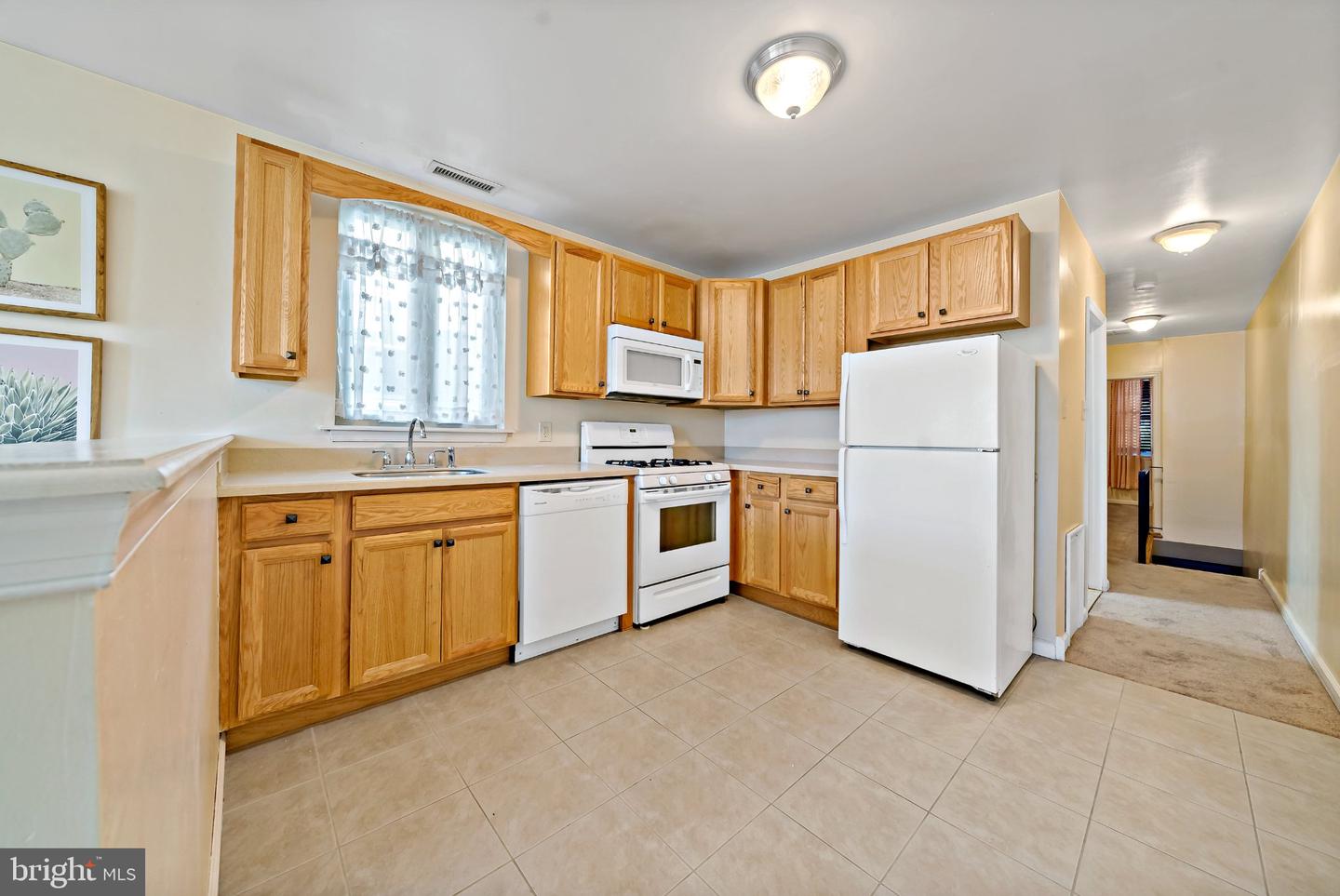 1942 WOLF ST #2 Property Photo 1