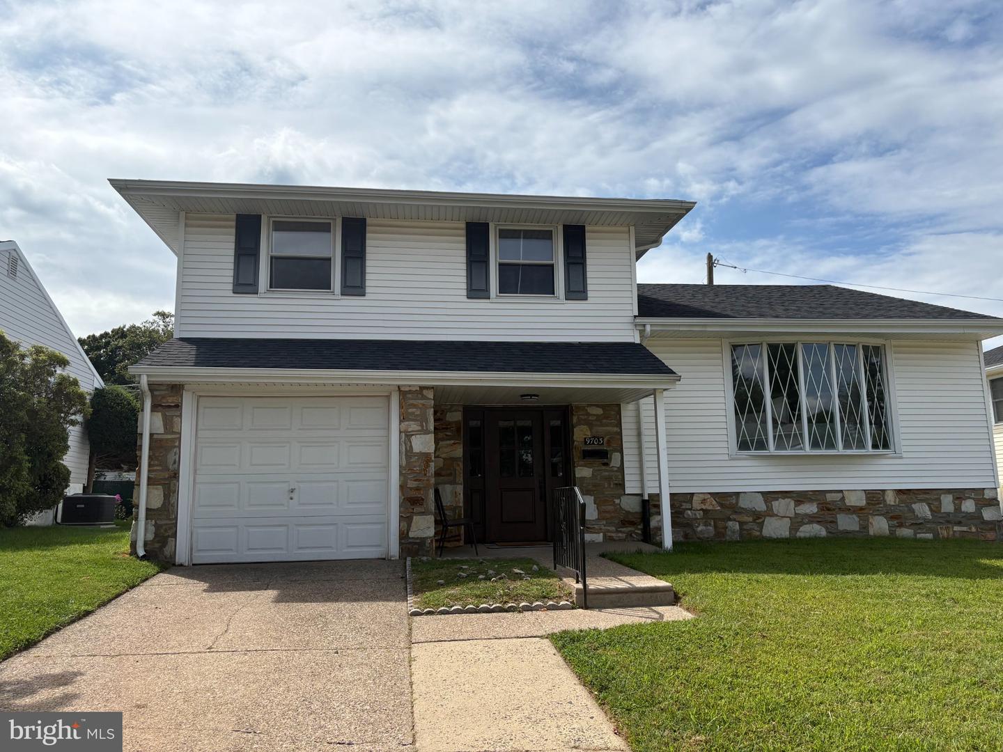 9703 Jeanes St Property Photo 1