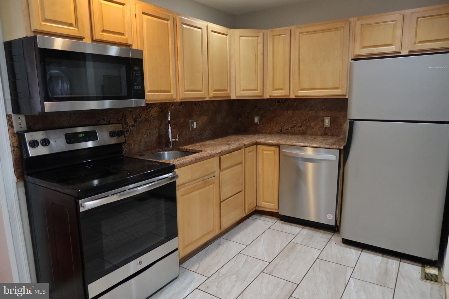 1726 S Orianna St Property Photo 4