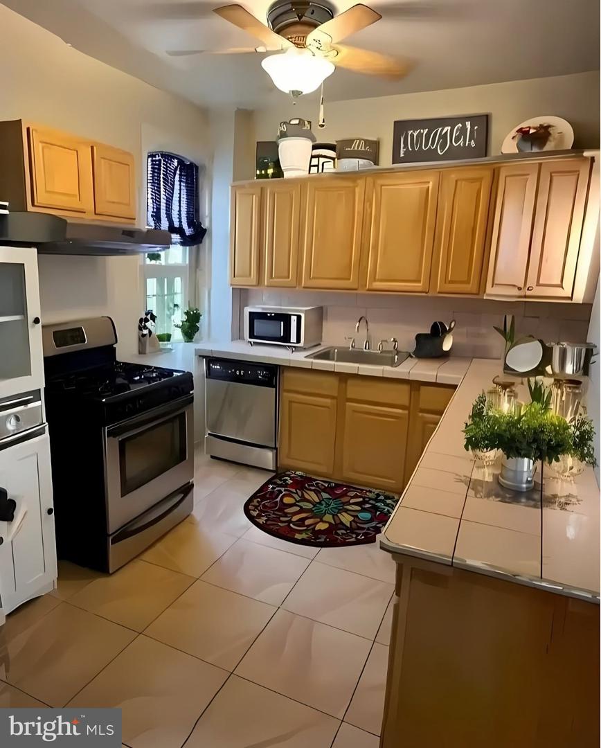 1432 Wharton St Property Photo 3