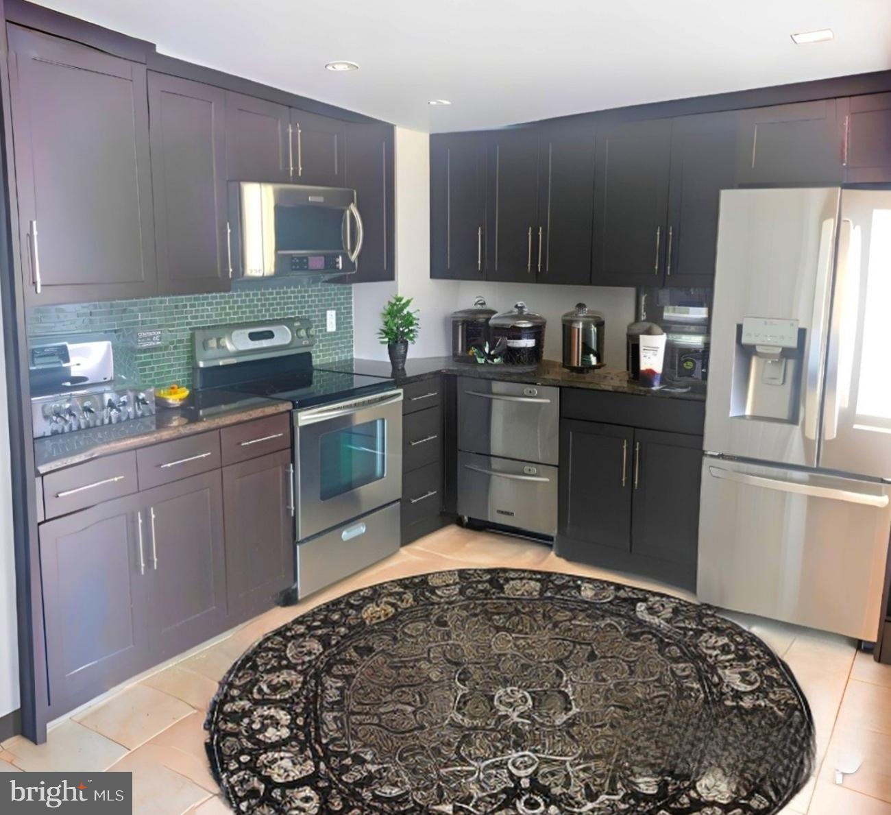 200 Lombard St #722 Property Photo 13
