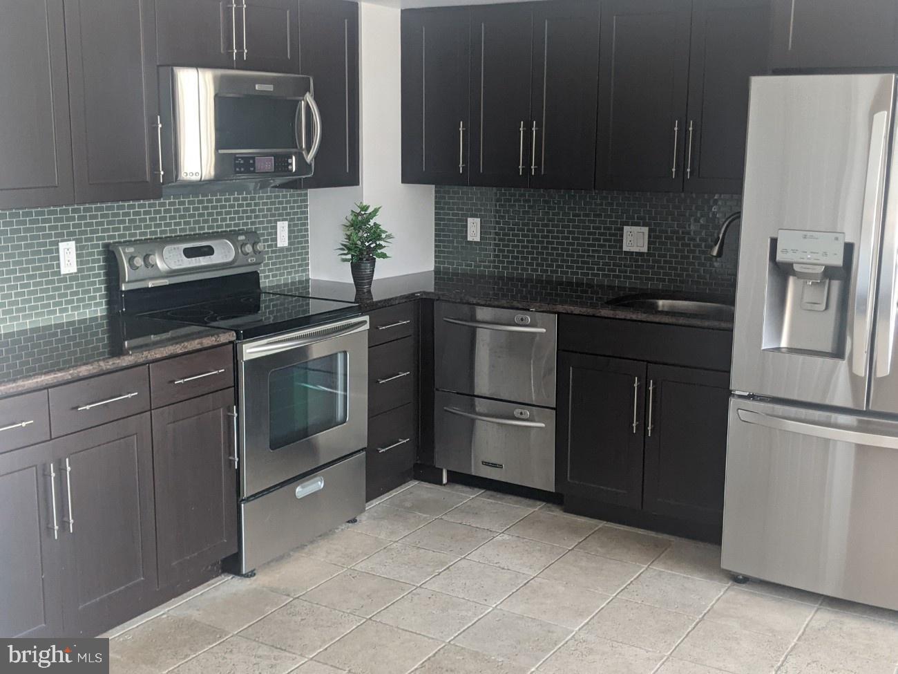 200 Lombard St #722 Property Photo 14