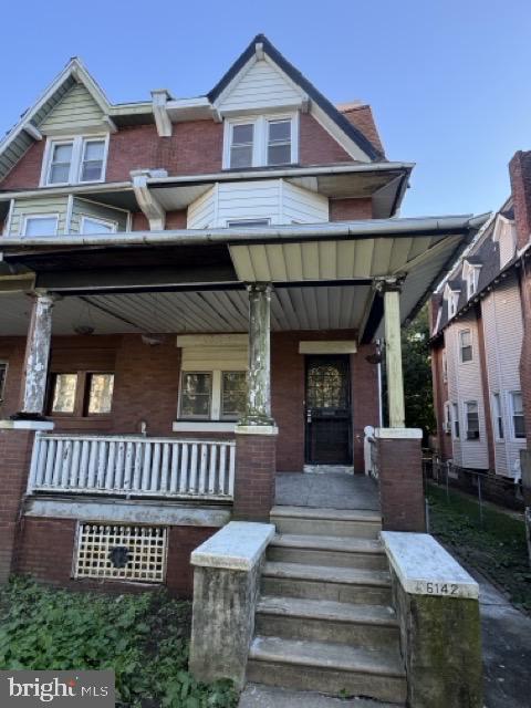 6142 W COLUMBIA AVE Property Photo 1