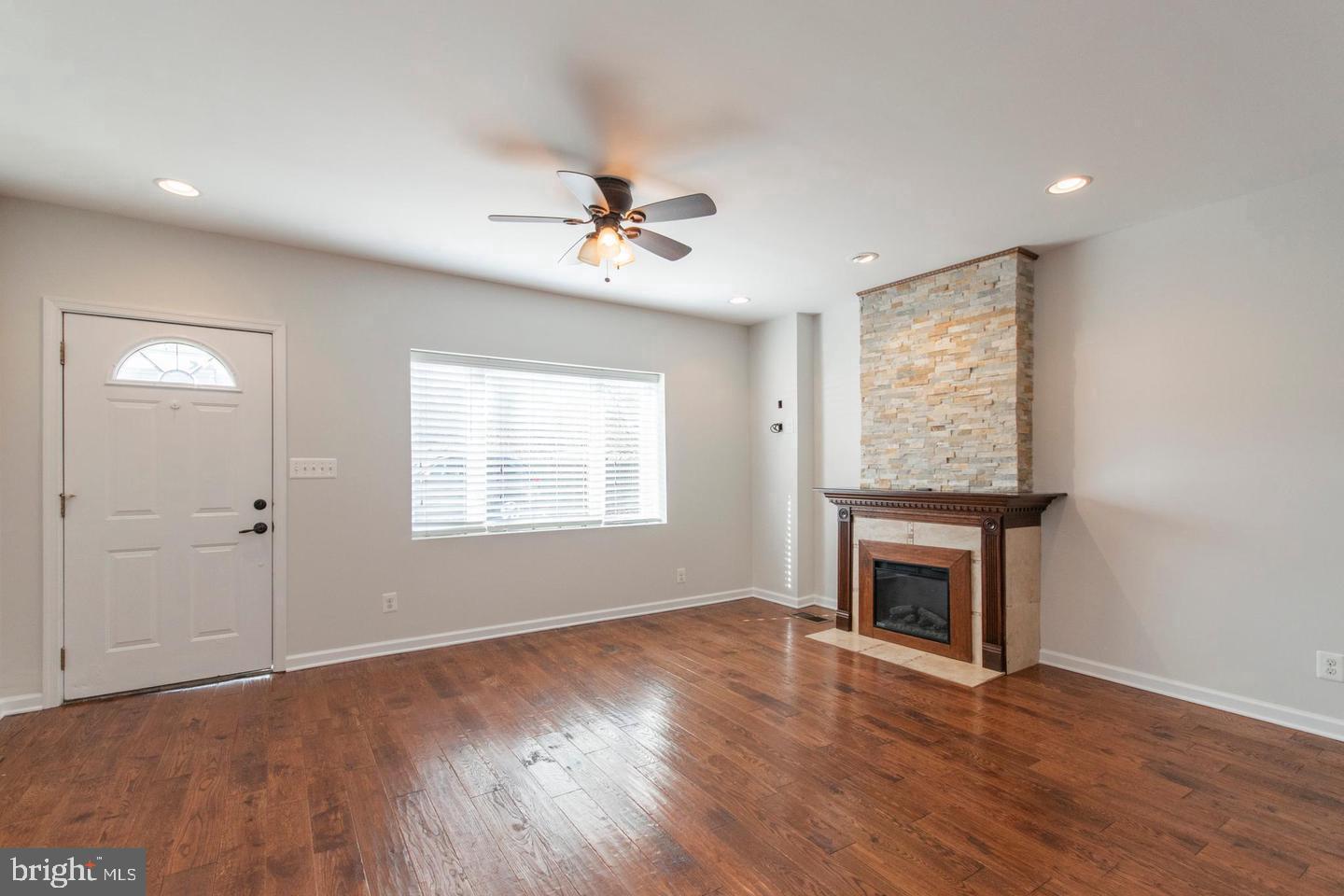 3773 Cresson St Property Photo 4