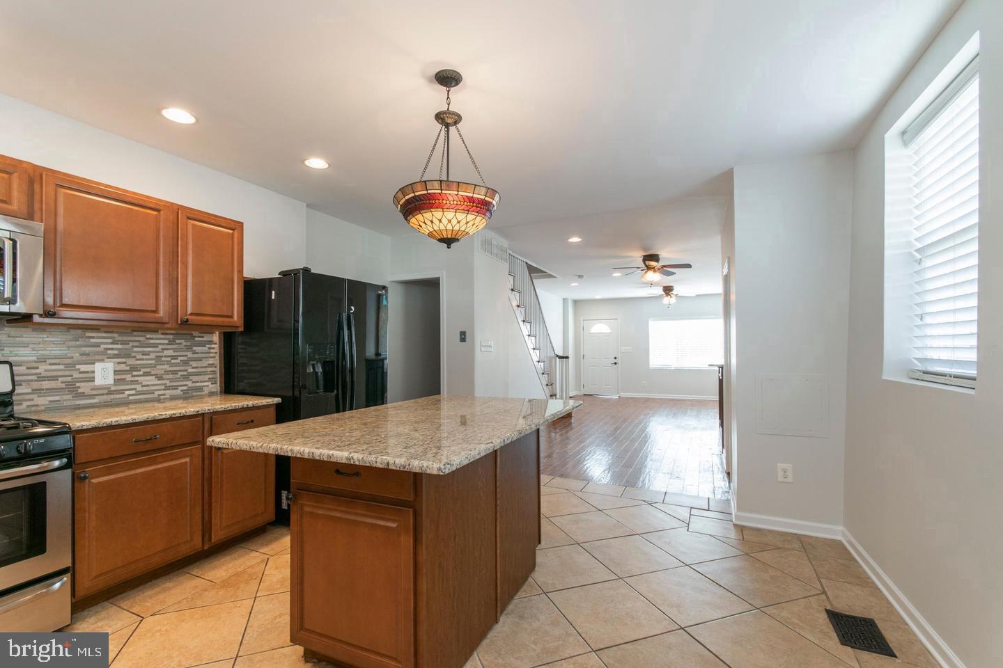 3773 Cresson St Property Photo 6