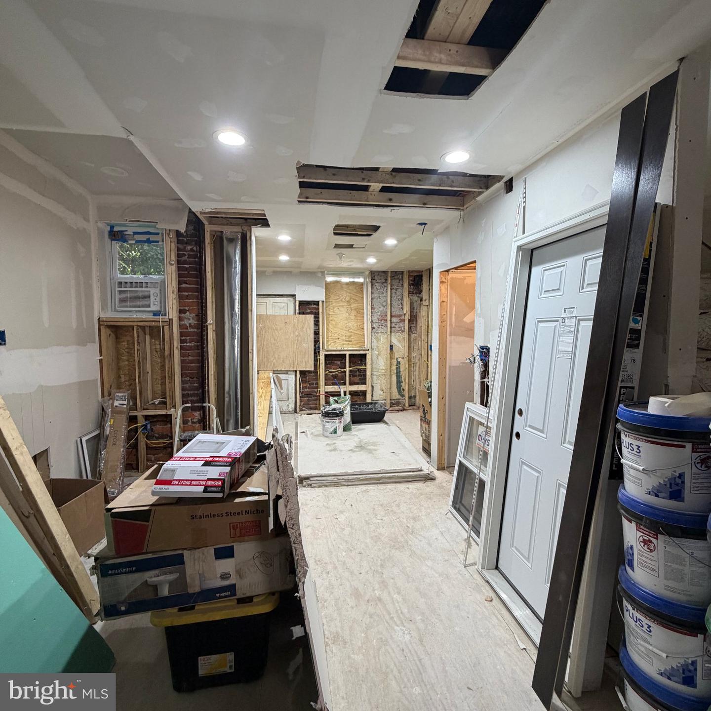 2712 N Dover St Property Photo 3