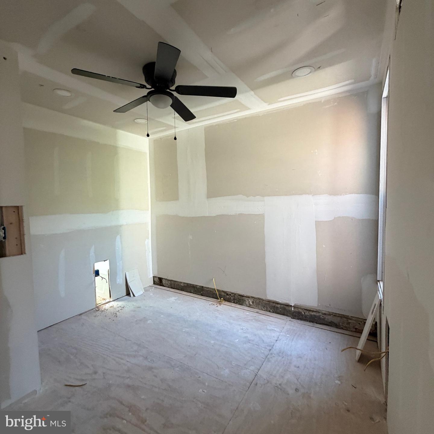 2712 N Dover St Property Photo 6