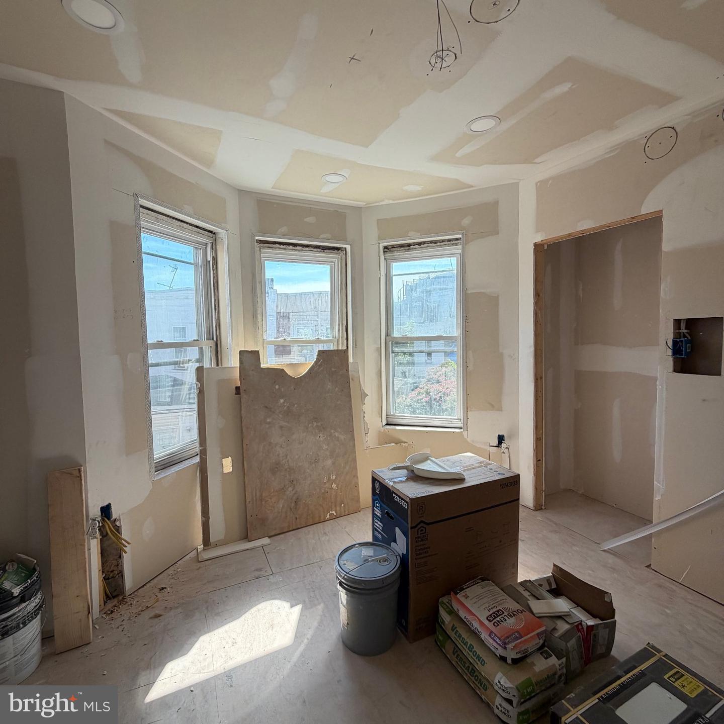 2712 N Dover St Property Photo 8