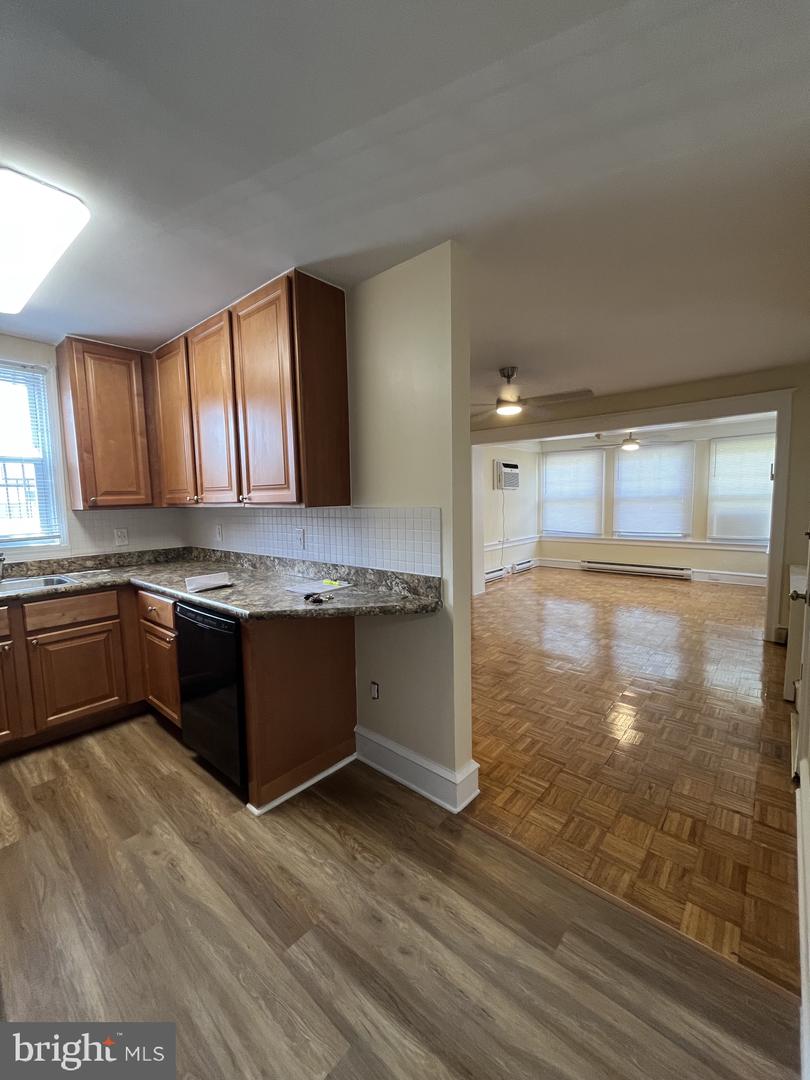 5230 Rexford Property Photo 3