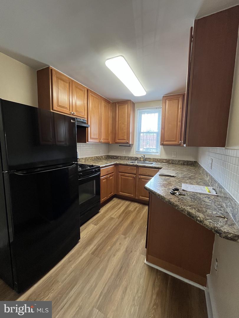 5230 Rexford Property Photo 4