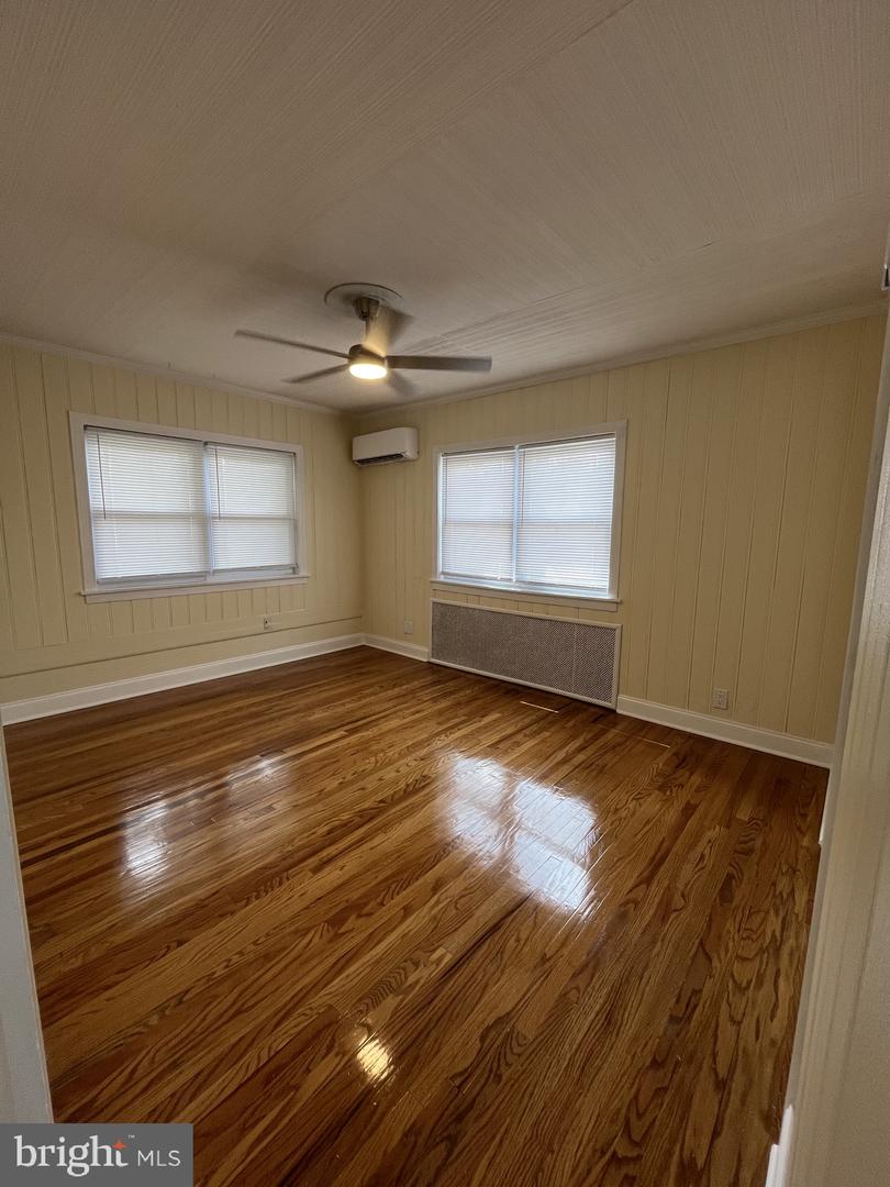 5230 Rexford Property Photo 8