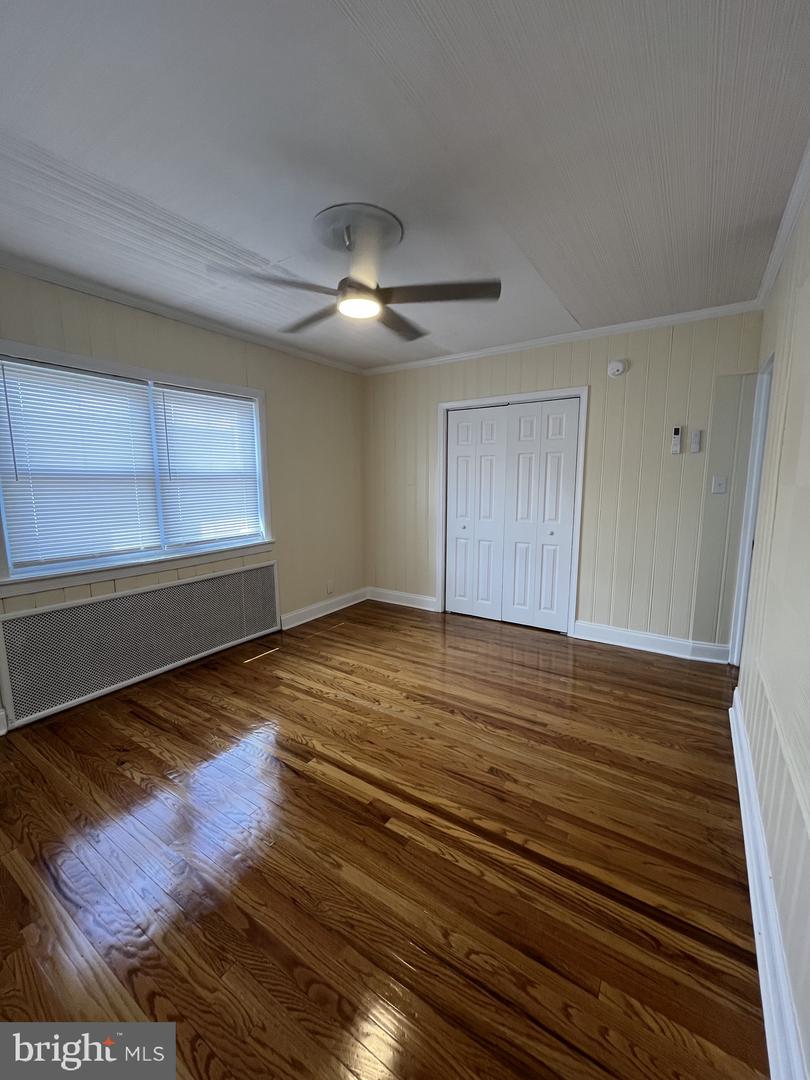 5230 Rexford Property Photo 9