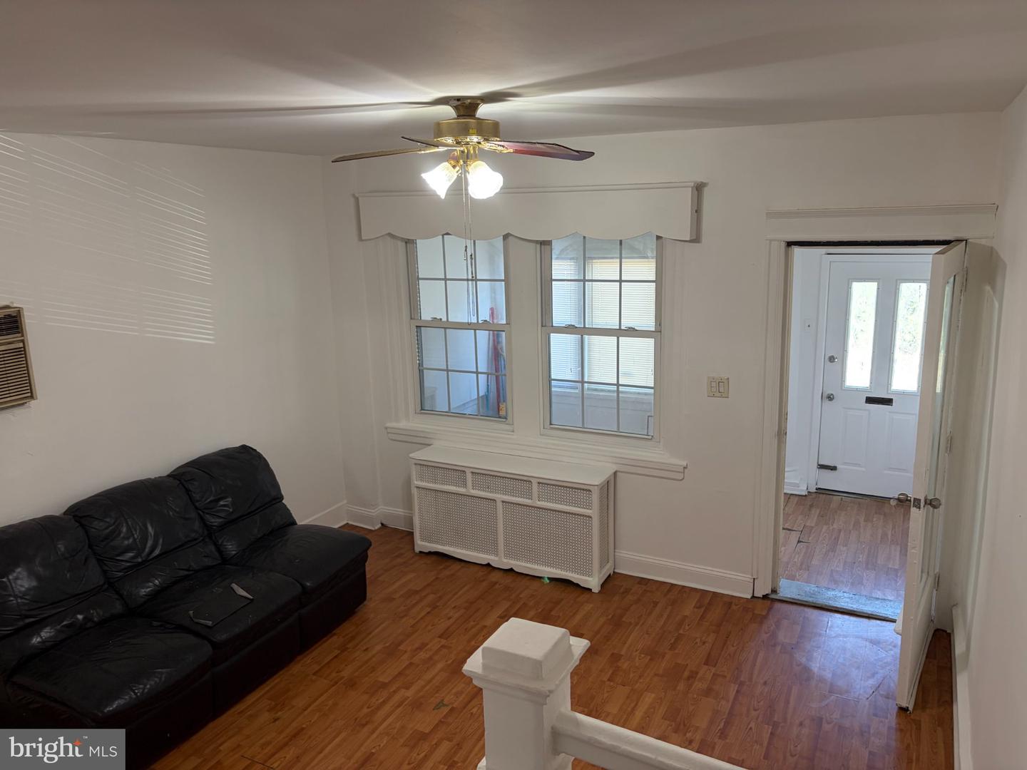 7058 Saybrook Ave Property Photo 3