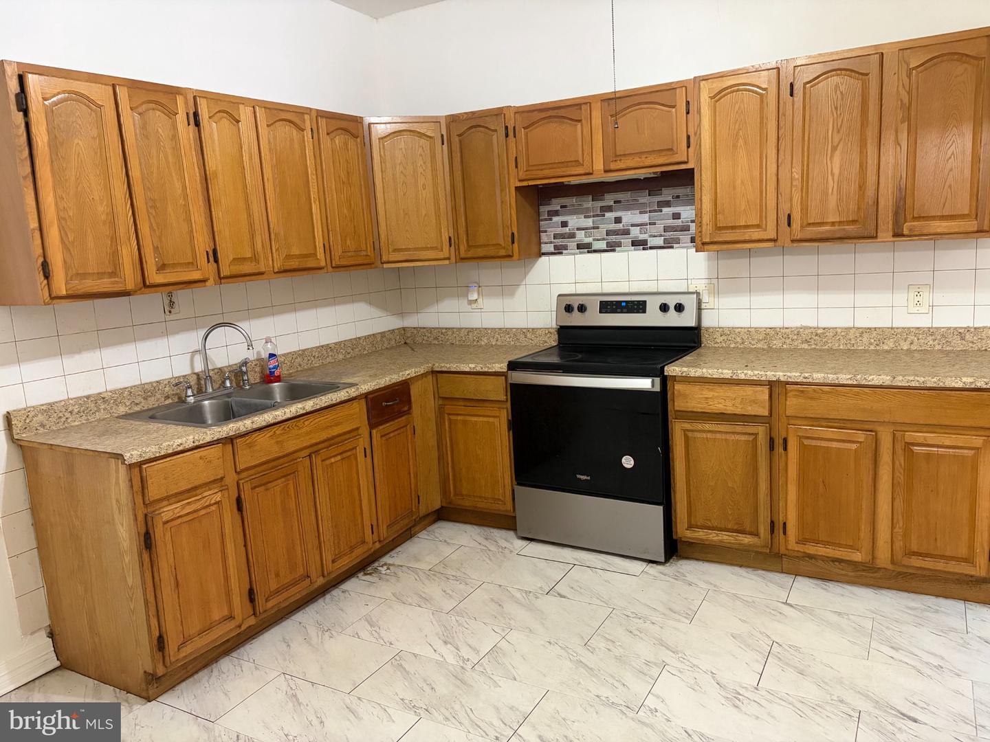 7058 Saybrook Ave Property Photo 12
