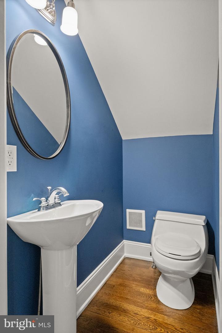 3101 Midvale Ave Property Photo 57
