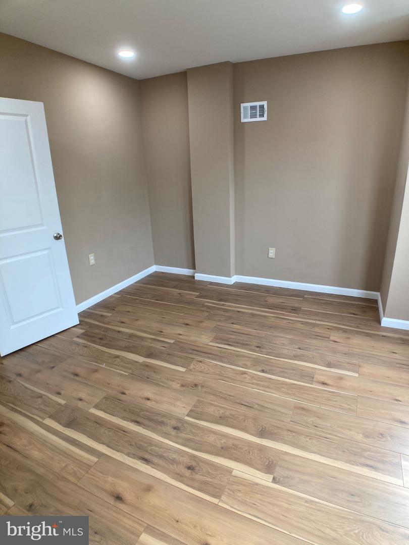 5166 Funston St Property Photo 14