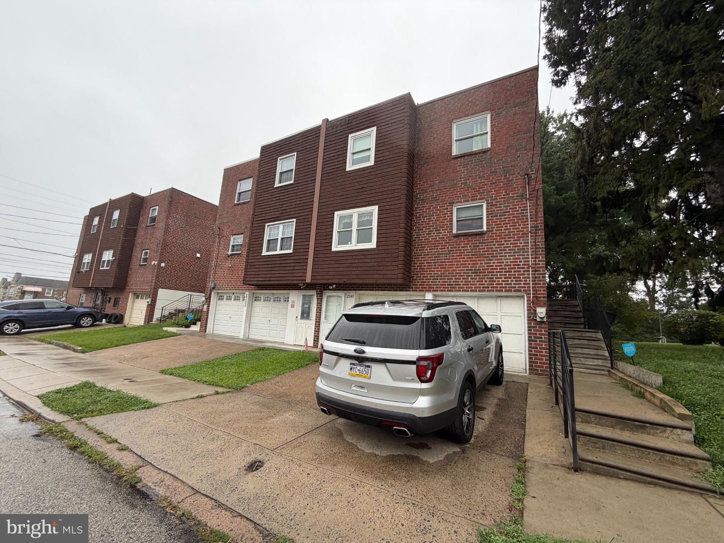 2248 Faunce St Property Photo 1