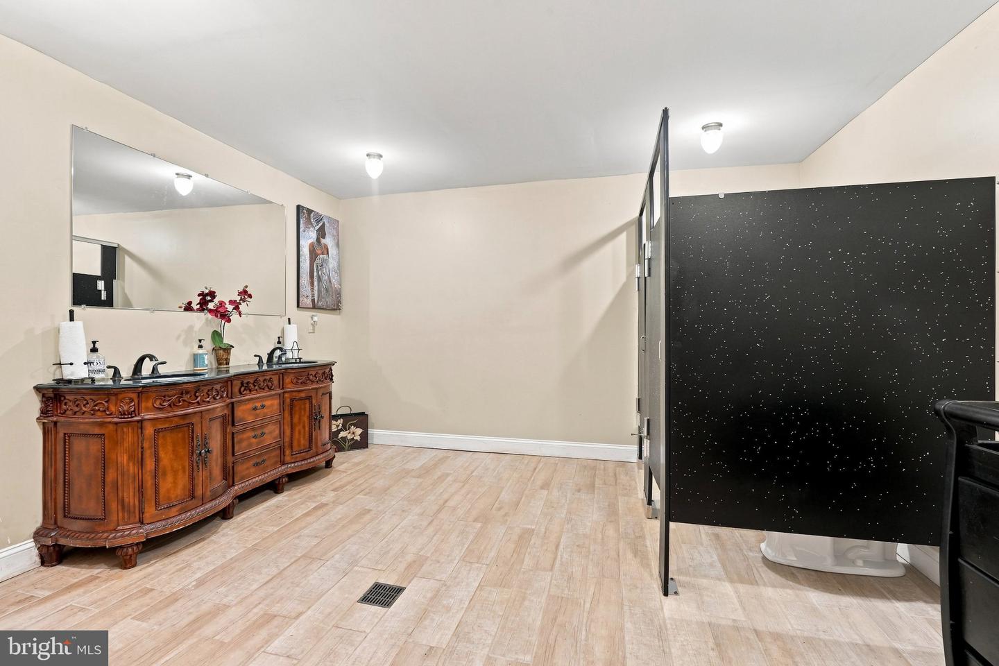 5928 Master St Property Photo 5