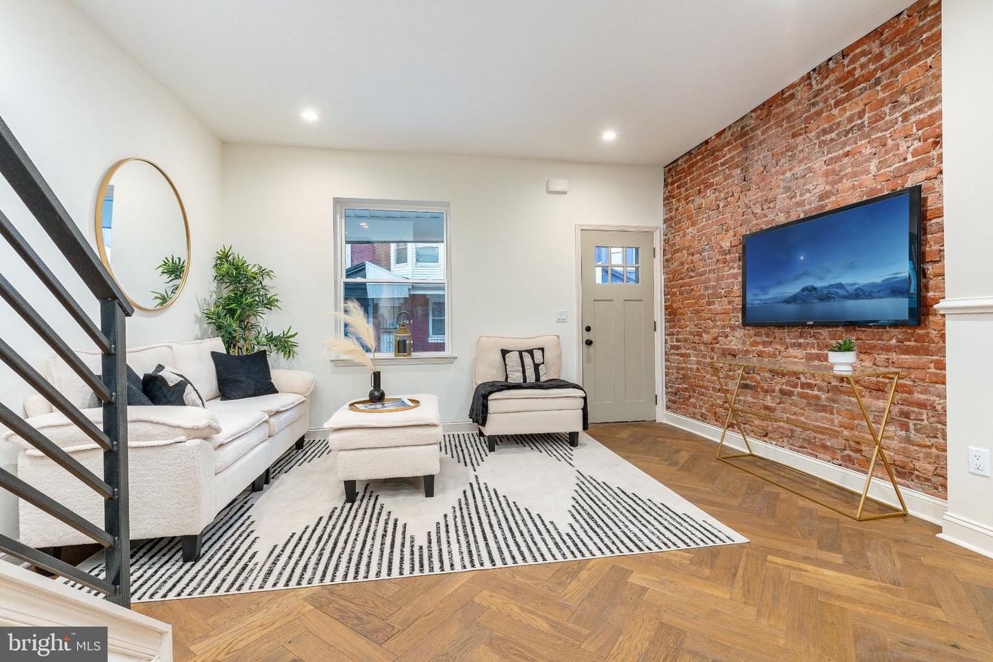 5224 Delancey St Property Photo 4