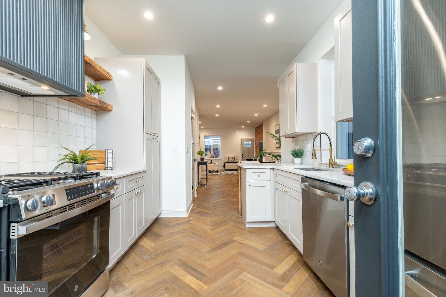 5224 Delancey St Property Photo 7