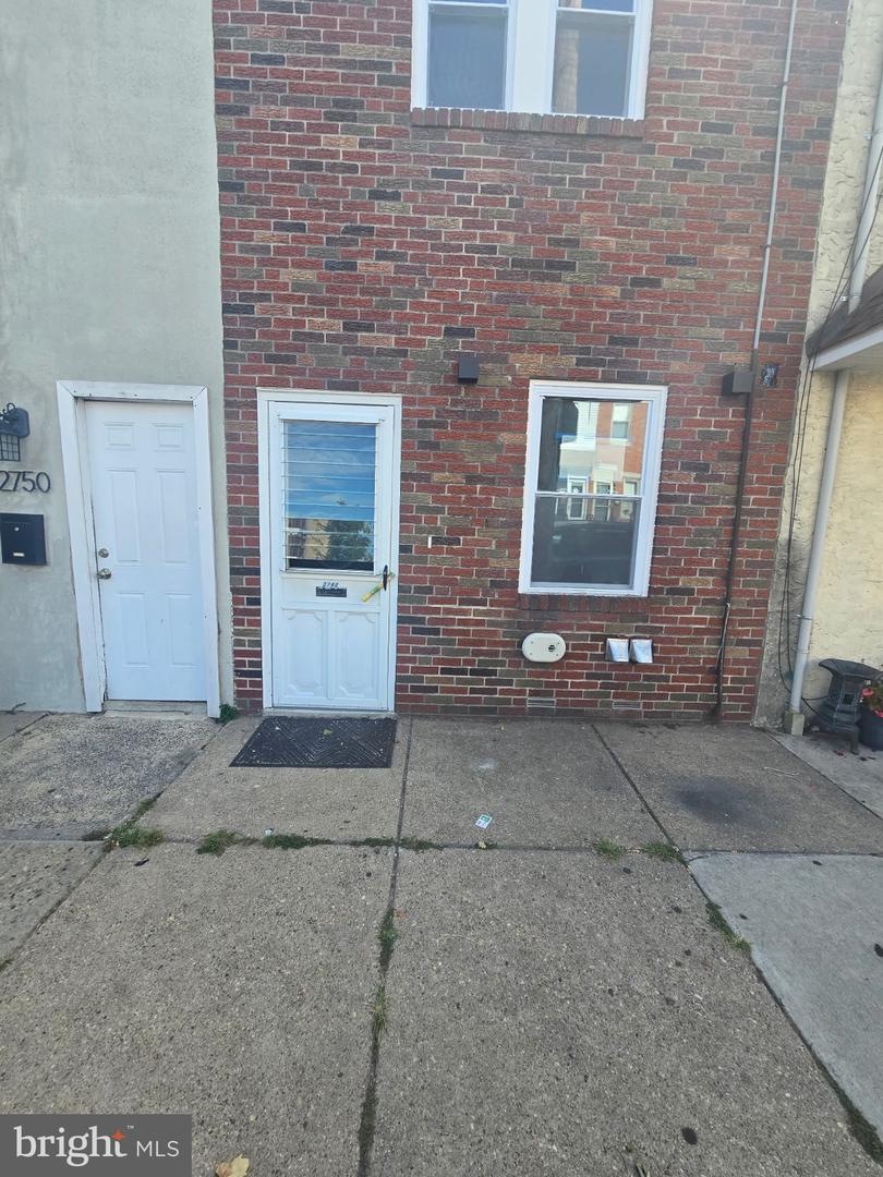 2748 E VENANGO ST Property Photo 1