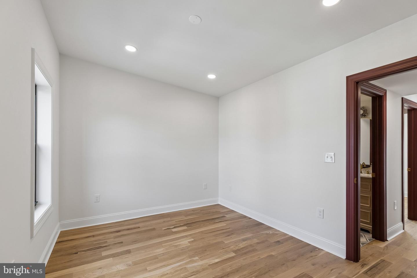 1706 Christian Property Photo 35