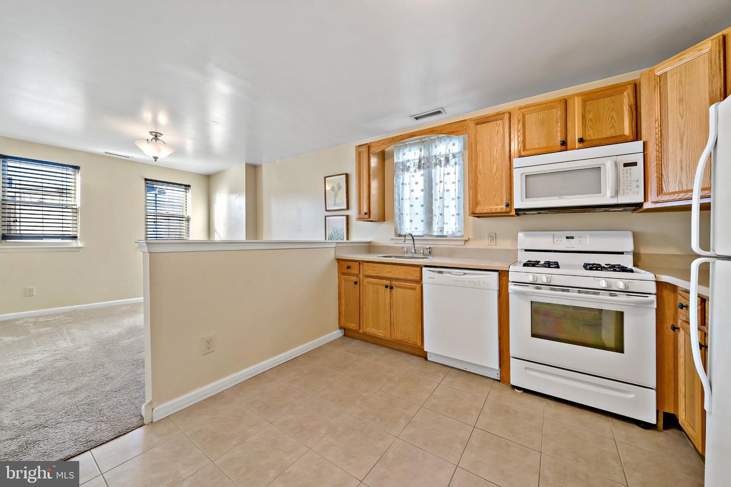 1942 Wolf St Property Photo 2