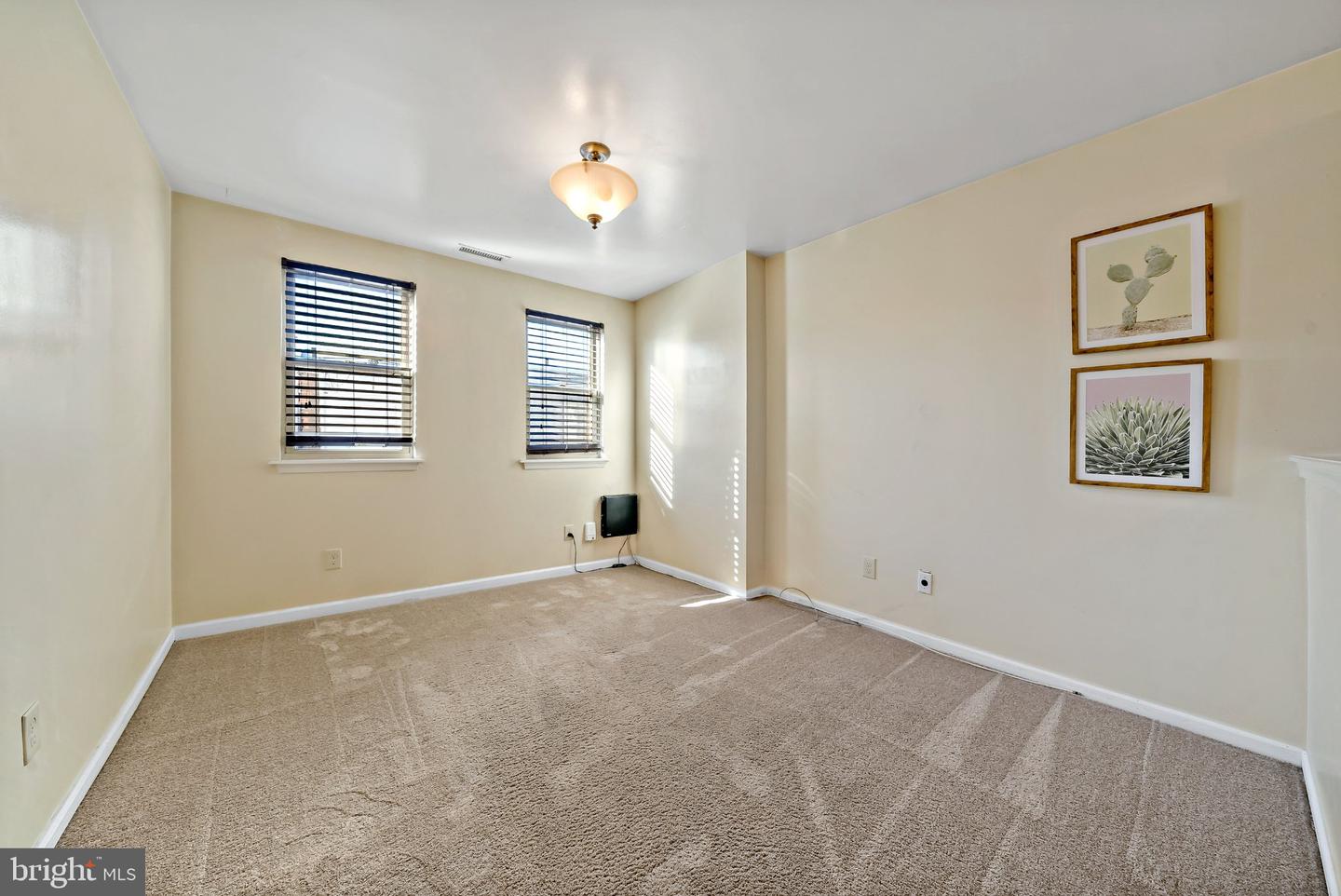 1942 Wolf St Property Photo 6