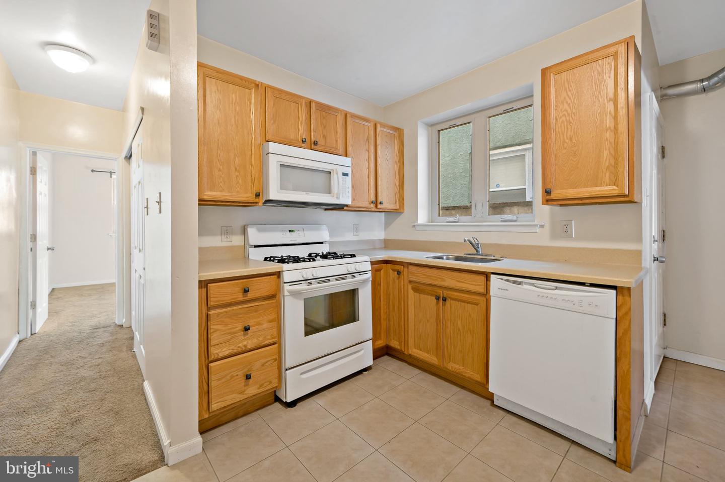 1942 Wolf St Property Photo 23