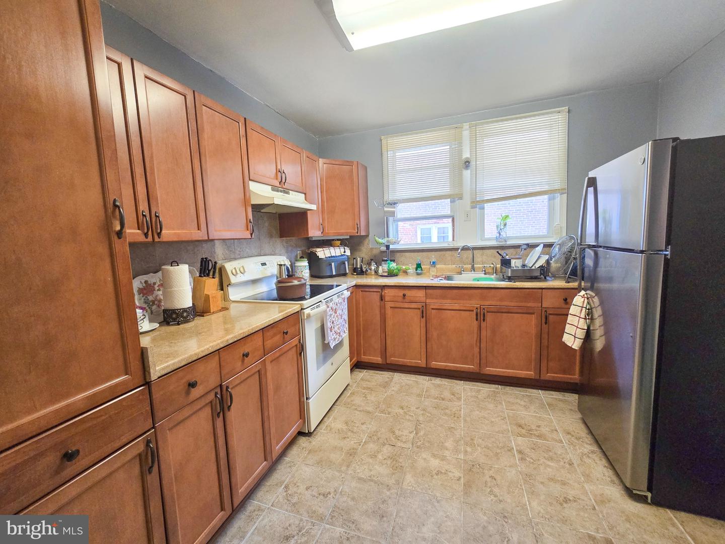 6153 N Mascher St Property Photo 1