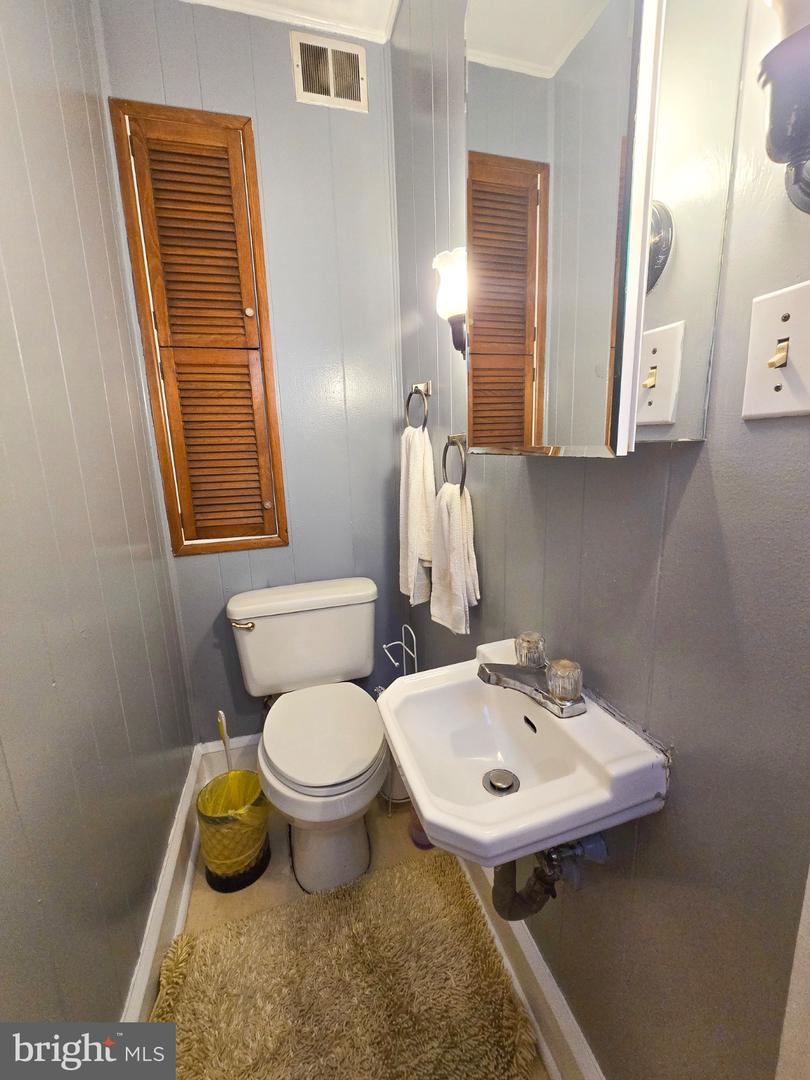 6153 N Mascher St Property Photo 2