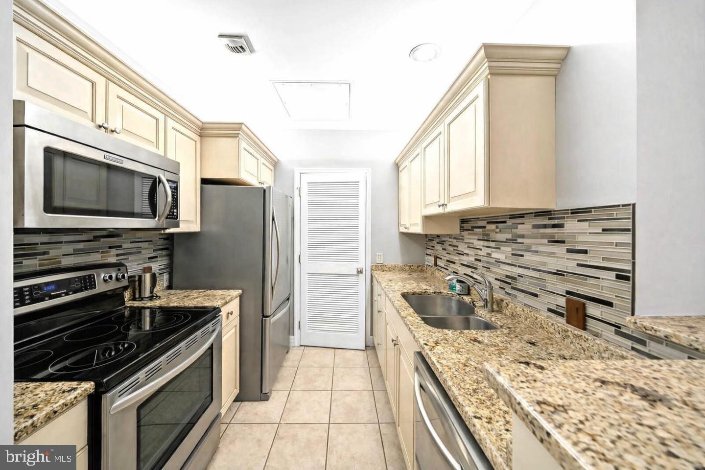 1600 ARCH ST #1610 Property Photo 1