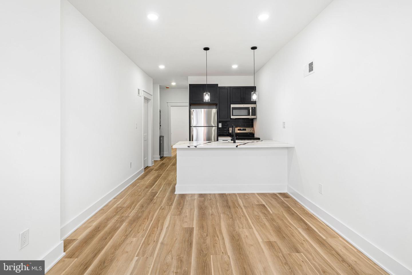 2236 Moore St Property Photo 2